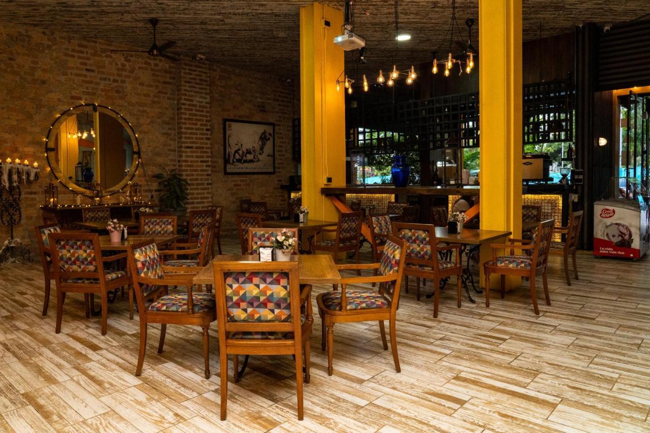 Hotel El Meson La Dorada Bagian luar foto