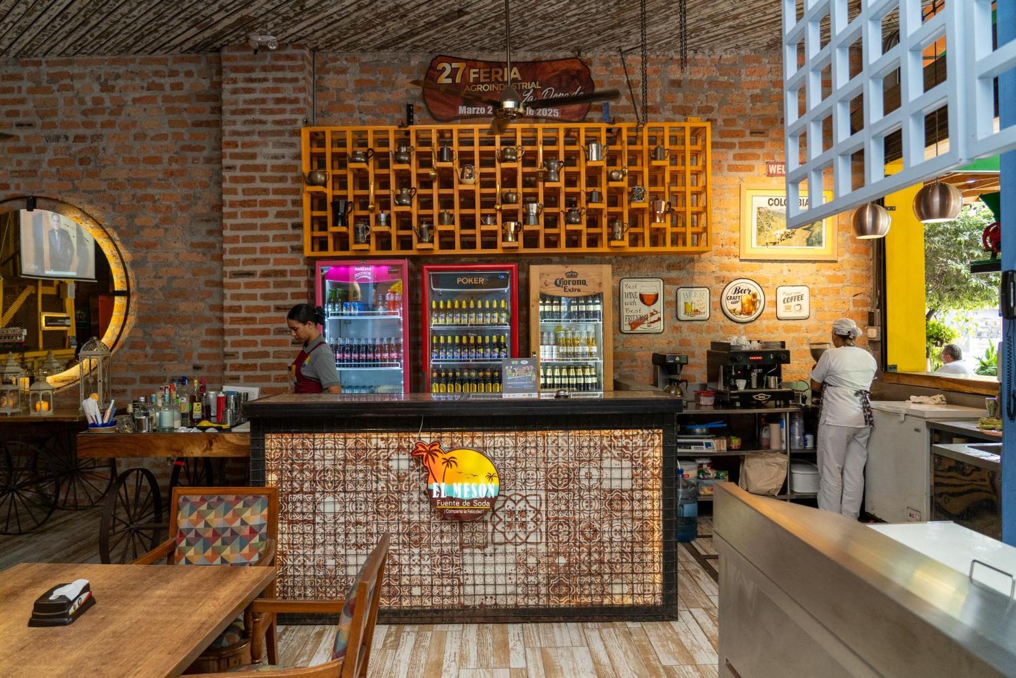 Hotel El Meson La Dorada Bagian luar foto